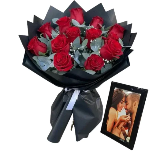 ramo de 12 rosas rojas black con portaretrato y foto